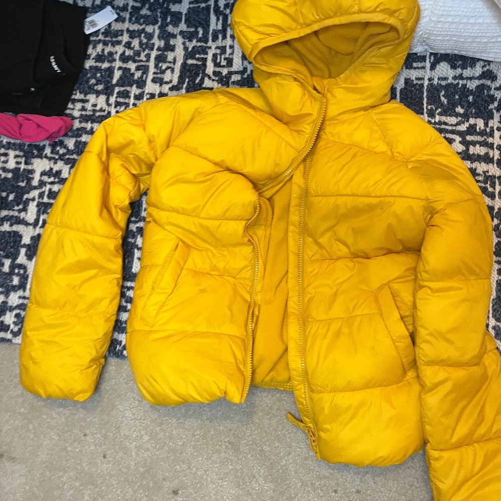 Yellow puffer jacket/size-xL
